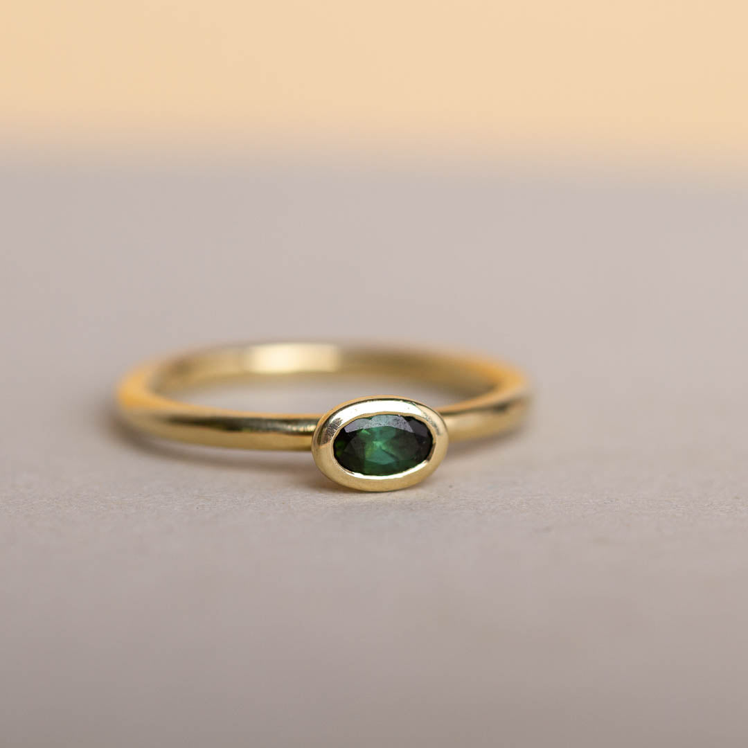 Stapelring mit Edelstein Quer Gefasst in 333 Gold